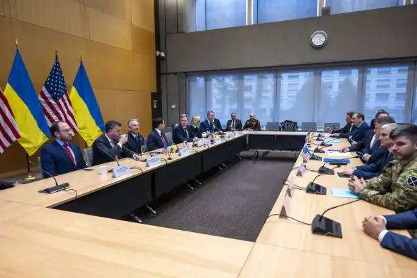 Американо-опосередковані мирні перемовини щодо України зайшли в глухий кут, – FT