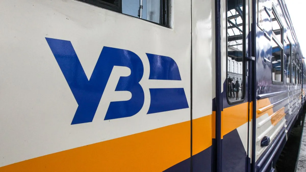 Залізниця інформує про можливі запізнення потягів.