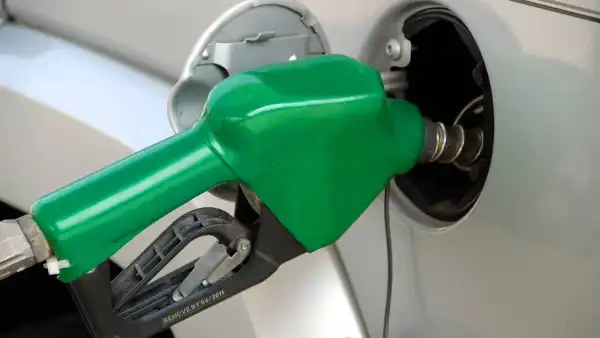 АЗС: вартість пального 10 квітня — зміни цін на бензин, дизельне пальне та газ.