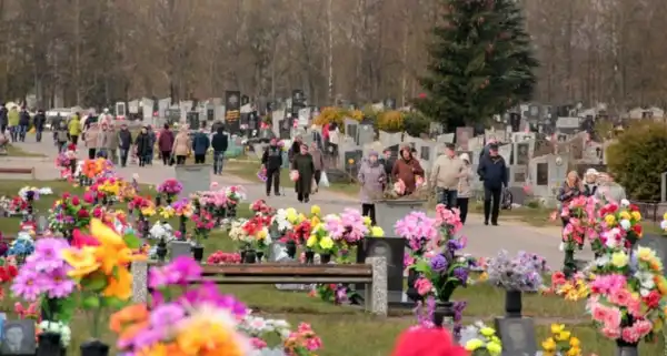 На Проводи не беріть це на кладовище: що не можна приносити, пояснив священник.