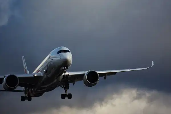 Авіаквитки різко зростають: відповідь перевізників на іранські події