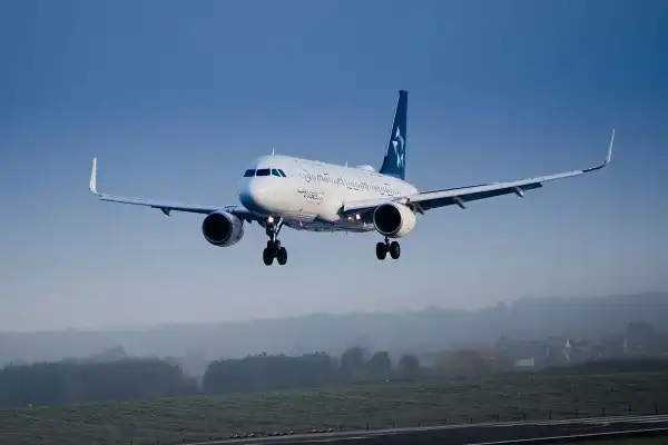 Через близькосхідну кризу авіалінії глобально скасовують польоти, – Business Insider