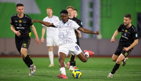 “Чернігів” пробився до вирішального матчу Кубка України з футболу, здолавши у серії пенальті “Металіст 1925”.