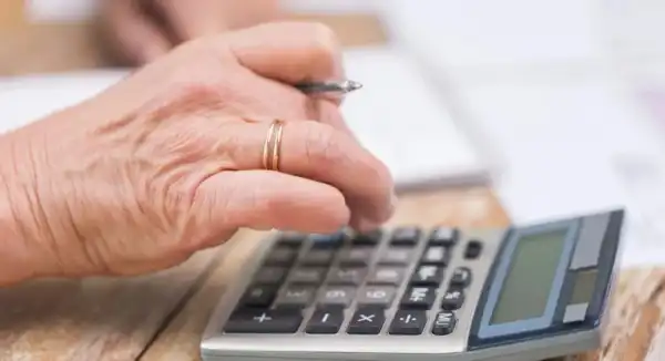 Пенсії для літніх людей: збільшення виплат з травня 2026 року