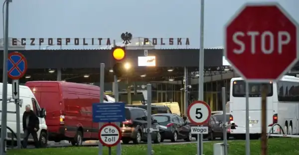 Українці відмовили у в’їзді до Польщі через стодоларову банкноту з&hellip;