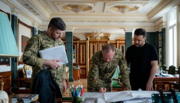 Найнапруженіші ділянки фронту та дипломатичні удари: Зеленський отримав звіт від Сирського й…