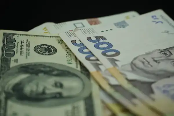Вартість валюти в банках та обмінних пунктах змінилася: яка сьогодні ціна долара та євро