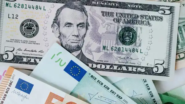 Валютні зміни на 1 травня: долар і євро різко втрачають&hellip;