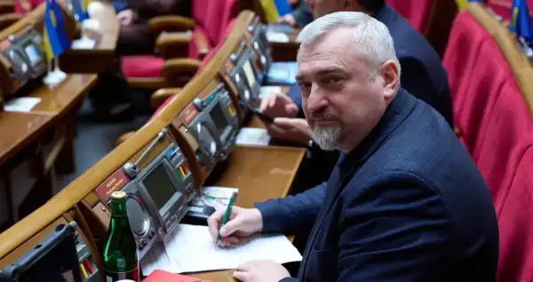 Виїзд за кордон та виключення з навчання: Які обмеження для військовозобов’язаних розглядають у Верховній Раді