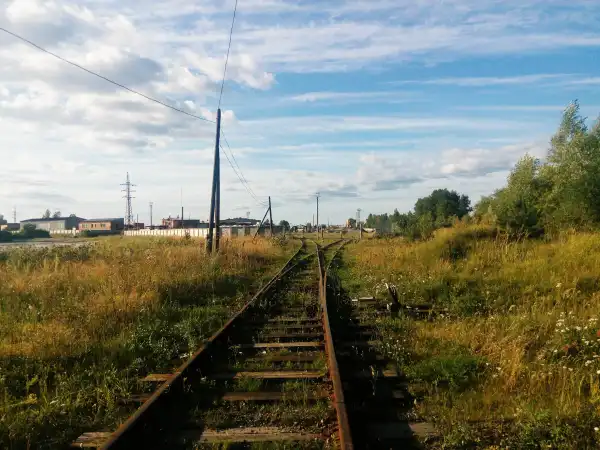 На окупованому півострові Крим після вибухів, що сталися вночі, зупинено рух приміських поїздів.