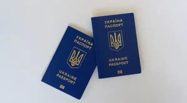 Затримки з видачею закордонних паспортів в Україні: розкрито причину