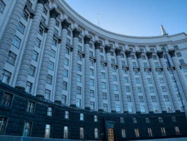 Заробітки держслужбовців у Кабміні: хто в травні здобув найбільшу суму коштів