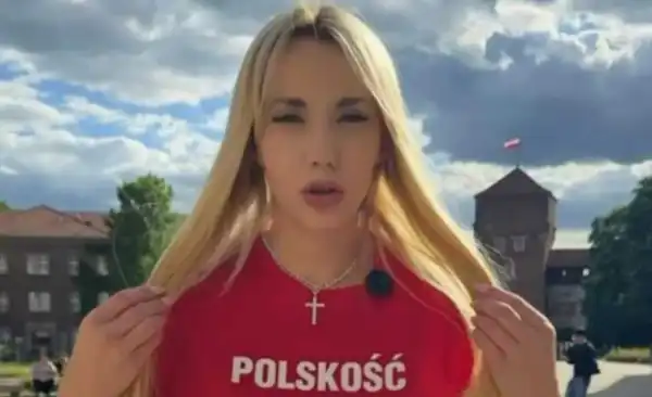Скандал у Польщі: кандидатка на посаду мера Кракова розпочала передвиборчу кампанію з викиданням українських та європейських прапорів.