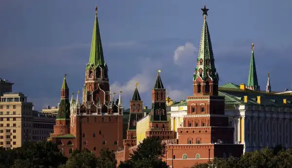 Витік документації виявив «Проект 2026» — кремлівську стратегію насичення ШІ російськими фейками — Bloomberg