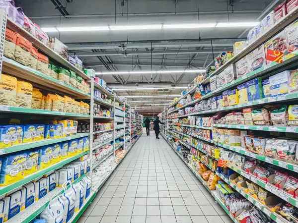 Зростання вартості багатьох товарів та послуг залишається значним, – Нацбанк