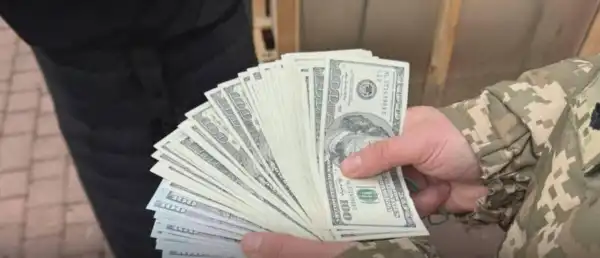 На Волині викрили на хабарі в 7000 доларів начальника районного…