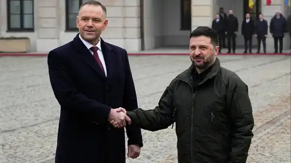 У Польщі закликають Навроцького та Зеленського негайно завершити протистояння.