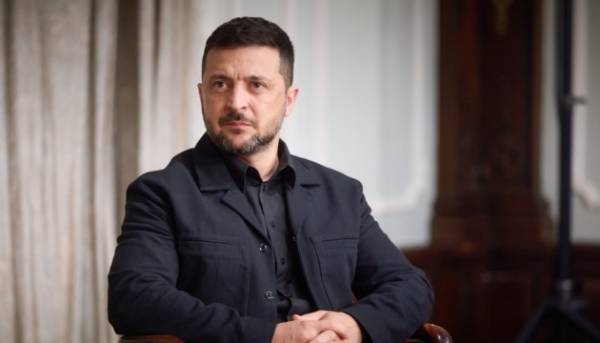 Зеленський: Обмеження проти російського військово-промислового комплексу виявилися слабкими, і Росія здатна збільшувати випуск балістичних ракет.