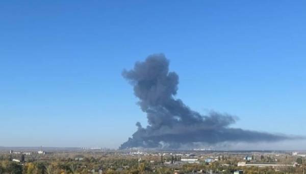 Влучання в ключовий об’єкт: ССО повідомили про атаку на нафтопереробний завод у…