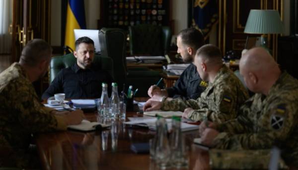 Володимир Зеленський провів переговори з вищим військовим керівництвом щодо протидії балістичним ракетам та підготовки Генеральним штабом змін на полі бою.