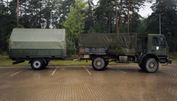 Причіп для миттєвого встановлення колючого дроту від латвійської фірми доставлено в Україну