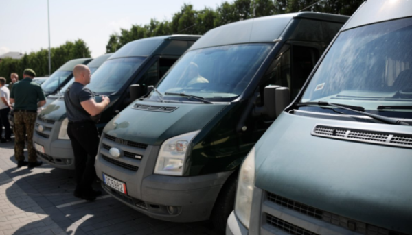Латвійські благодійники передали прикордонникам сім автівок