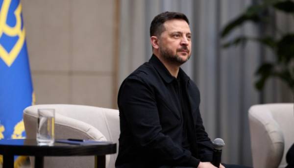 У наступному році Україна планує мати дрони, здатні вражати цілі на відстані до 10 тисяч кілометрів, – заявив Зеленський