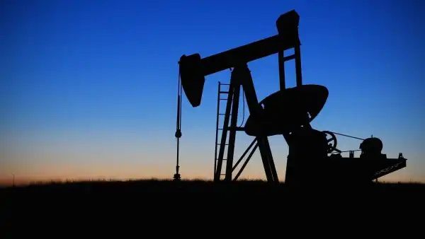 Нафта продовжує зростати в ціні через посилення напруженості в Ормузькій…