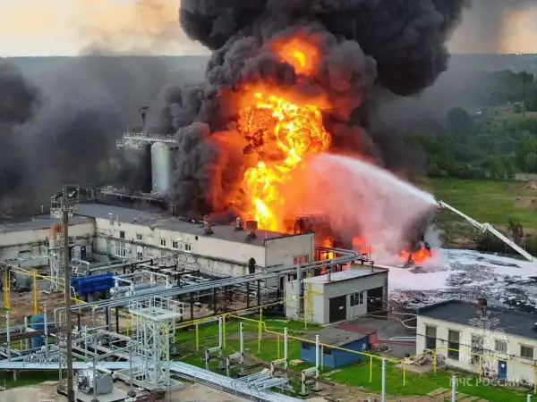 Новини: Повітряні тривоги лунають майже в половині російських областей, повідомляє Bloomberg.