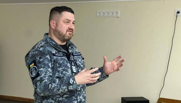Плетенчук переконаний, що російська федерація не планує відводити свій флот із Новоросійська.