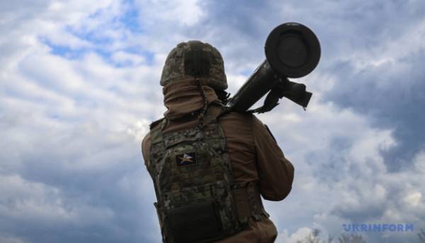 Росія завдала ударів по Україні, використовуючи чотири ракети “Циркон”, 24 ракети “Іскандер” та 115 безпілотників.