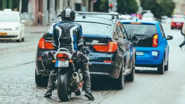 Яка буде ціна: розміри штрафів за керування без шолома