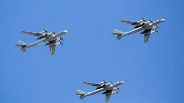 Російський бомбардувальник Ту-95, здатний нести до шести ракет: що про нього відомо