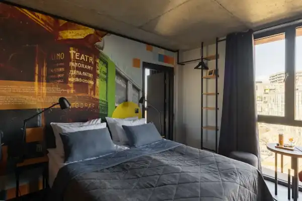 Житло на Airbnb або готель у Львові: що краще для роботи