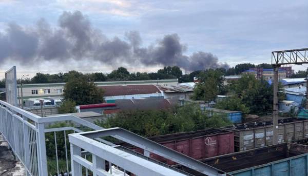 На підприємстві в Самарі, що спеціалізується на виробництві ракет та автоматичних космічних апаратів, сталася пожежа внаслідок удару, повідомляє ЦПД.