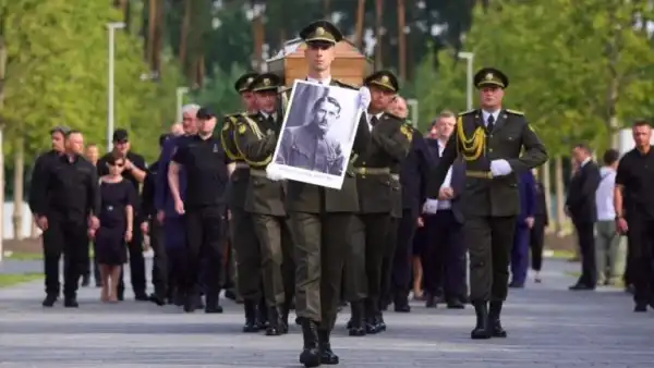 Через 88 років після смерті Євгена Коновальця поховали в Україні.