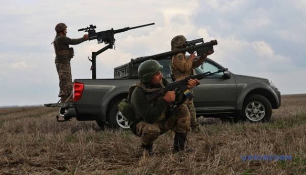 Протиповітряна оборона знищила 98 з 120 літальних апаратів, якими російські війська з вечора атакували територію України.