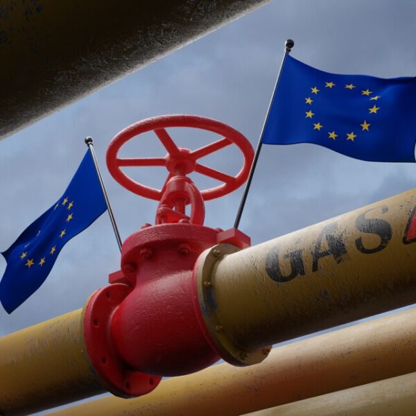 Європа готується до зими з критично малими запасами газу