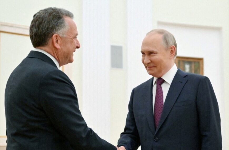 Путін зустрівся зі спецпосланцями Трампа: перші заяви з Кремля