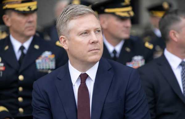 Міністр армії США подав у відставку через розбіжності з Пентагоном