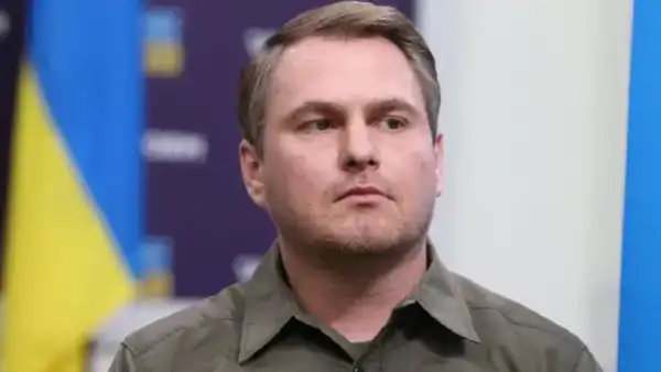 Генпрокурор Кравченко пояснив свій виїзд з України