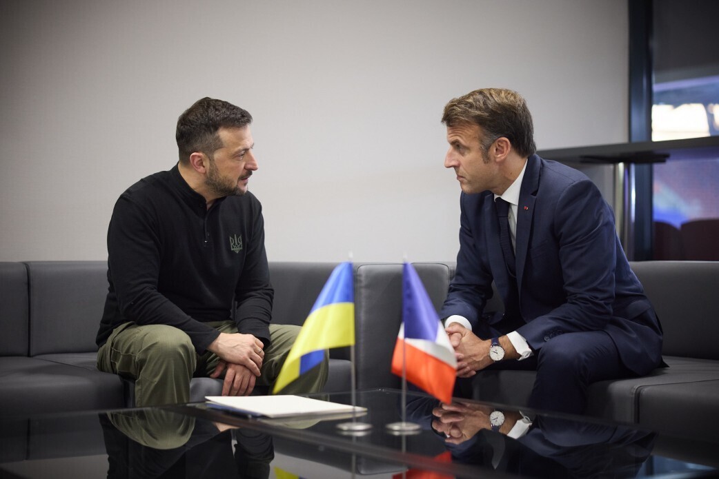 Президент України Володимир Зеленський провів телефонну розмову з президентом Франції Емманюелем Макроном під час якої лідери країн домовились зустрітися найближчим часом у Нью-Йорку.0
