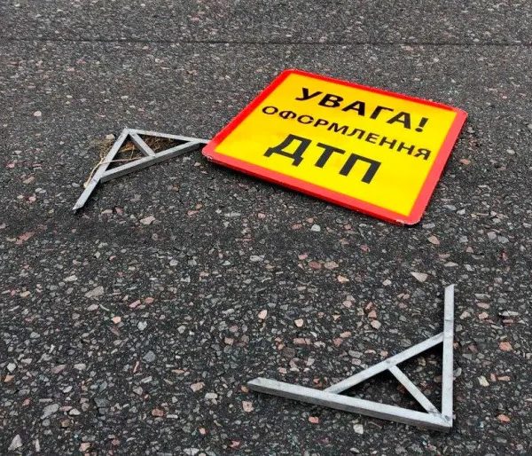 Дівчина, яку на Житомирщині на автомобілі збив заступник міністра інфраструктури, перед тим написала друзям, що вчинить самогубство, кинувшись під машину