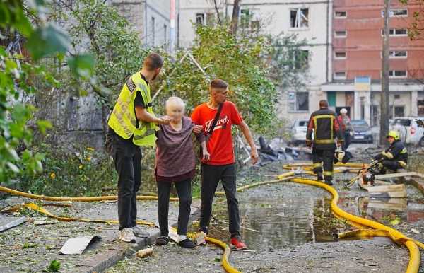 Київ: 16 людей постраждали через ворожі обстріли