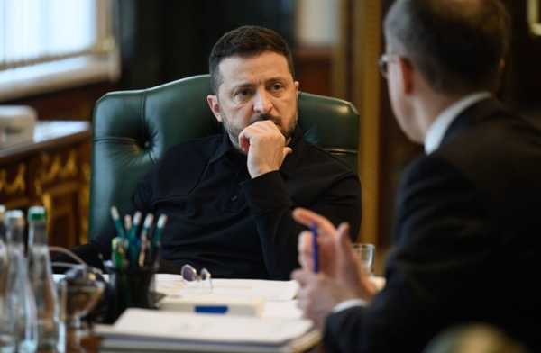 Система тривог та комендантська година: Зеленський анонсував зміни