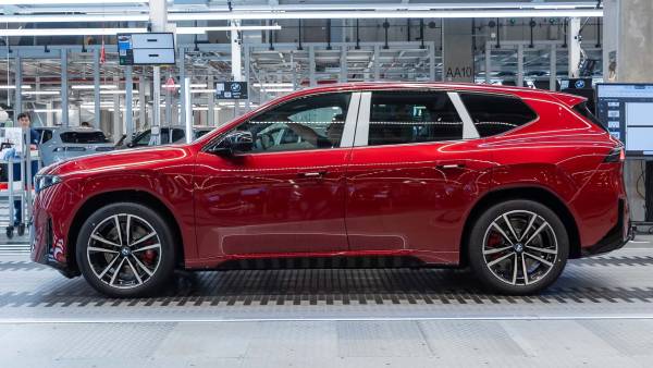 Завод BMW iX3 працює без зупину через ажіотаж із замовленнями