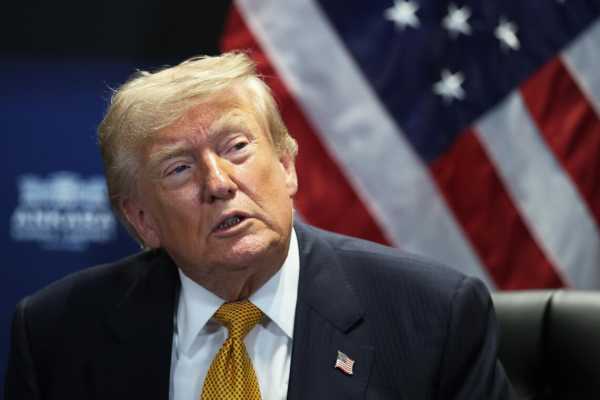 Трамп обговорить ситуацію з Путіним та Зеленським
