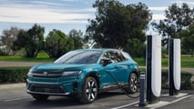 Honda Prologue заряджається на станції Tesla Supercharger