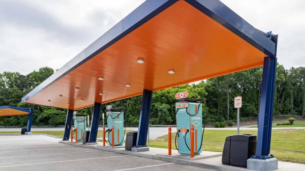 Ionna наростила мережу зарядних станцій для електромобілів на 50% за пів року