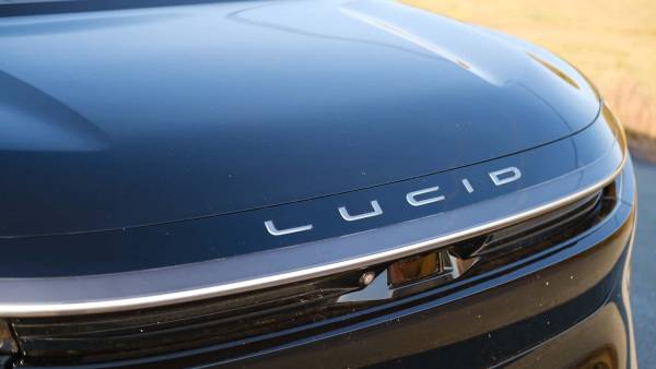 Lucid та Bolt планують вивести на дороги Європи понад 25 000 роботаксі